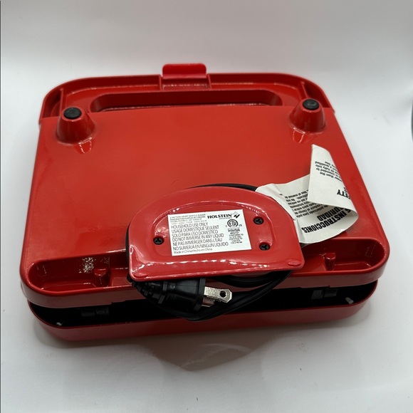 Housewares 4-Section Heart Shaped Waffle Maker. - Picture 7 of 9